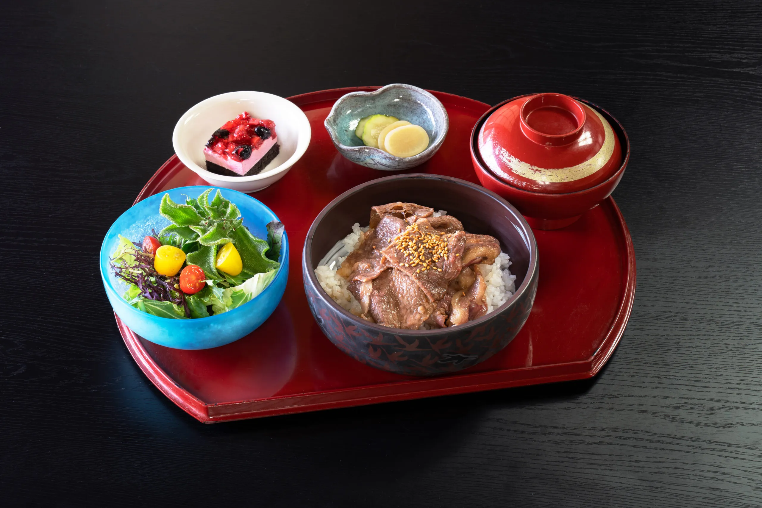 黒毛和牛ロース炙り焼き肉重膳