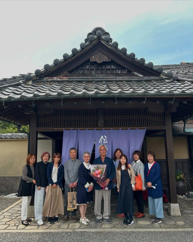 .
醉月陶苑絵付け教室の皆さまによるお祝い会

清水醉月先生
四日市無形文化財技術保持者認定
清水醉月先生・清水潤先生
日本伝統工芸展入選

@suigetsu_toen 
おめでとうございます🎊

#伝七邸#醉月陶苑#萬古焼#清水醉月#清水潤